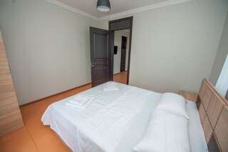 Отель HOTEL COSMOS Батуми Номер-студио с кроватью размера "king-size" и диван-кроватью-14