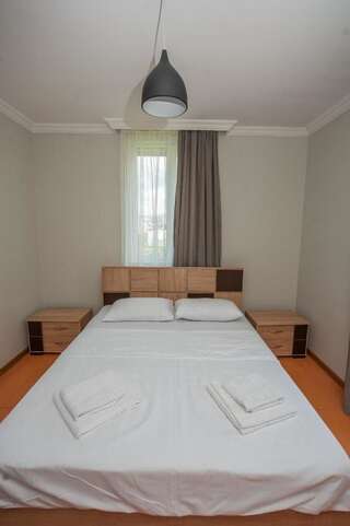 Отель HOTEL COSMOS Батуми Номер-студио с кроватью размера "king-size" и диван-кроватью-4
